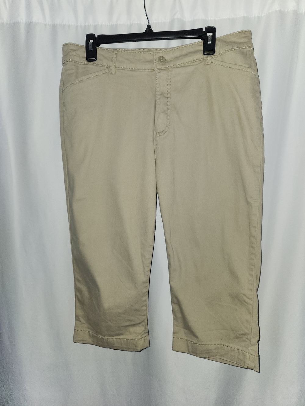 St. John's Bay Khaki Cropped Pants #casual #coastal #vacation #breezy #summer